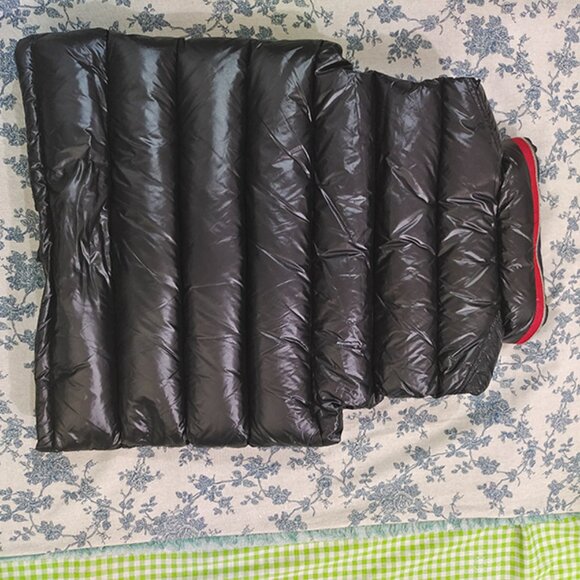 Moncler Padded Logo-Patch Down Jacket Gilet - Picture 9 of 9